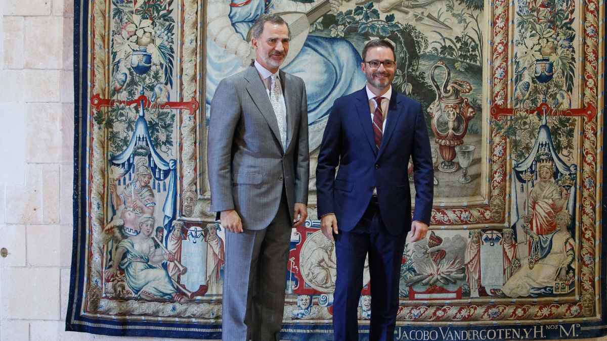 El Rey Felipe VI y el alcalde de Palma, José Hila. Foto: EP