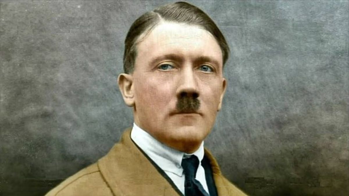 El 19 de agosto de 1934 Adolf Hitler, consigue proclamarse Führer
