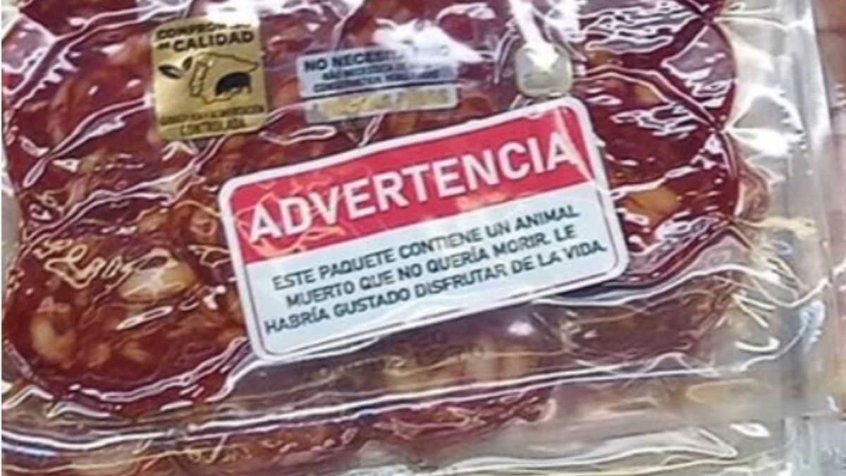 Twitter: Un vegano por advierte sobre maltrato animal con pegatinas en un supermercado