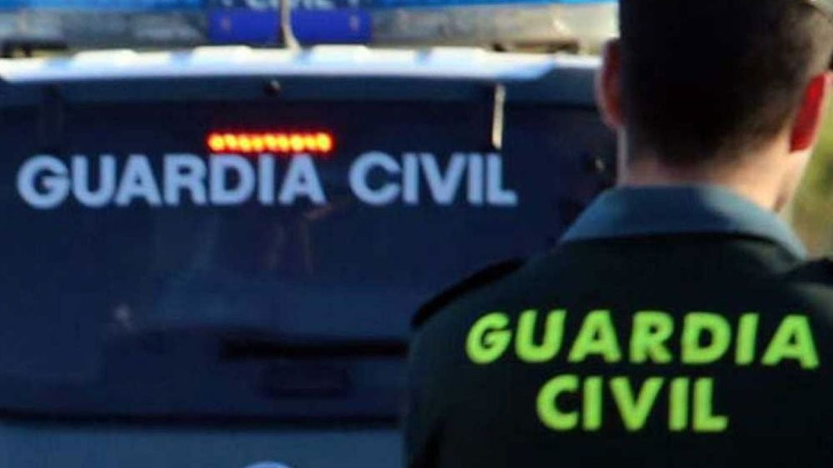 La Guardia Civil detiene en Chiclana a un expresidiario por intentar llevarse a una joven en su coche.