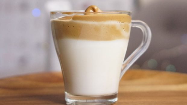 Toma nota de 4 recetas para preparar un café de cafetería en casa