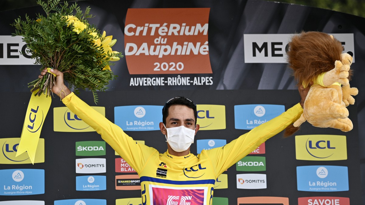 Daniel Martínez, en el podio del Dauphiné. (AFP)