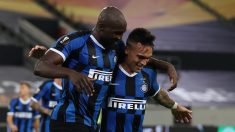 Lukaku y Lautaro celebran un gol en la Europa League (AFP).