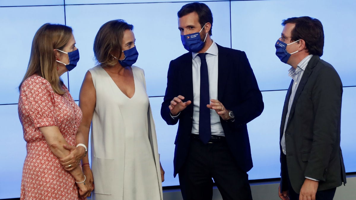 Pablo Casado, con Ana Pastor, Cuca Gamarra y José Luis Martínez Almeida.