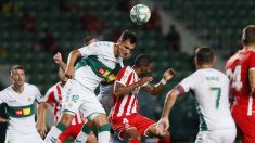 Un lance de juego del partido entre el Elche y el Girona. (EFE)