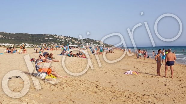 Campo y Batet incumplen las normas anti-Covid en plenos rebrotes: sin mascarilla en sus vacaciones en Cádiz