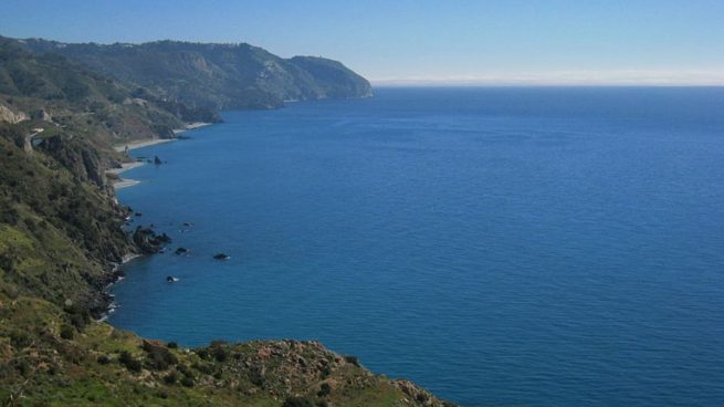 Las playas de Nerja, en Málaga, cerrarán a partir de las 24 horas y hasta las 6.00h de la mañana para evitar las aglomeraciones por botellones.