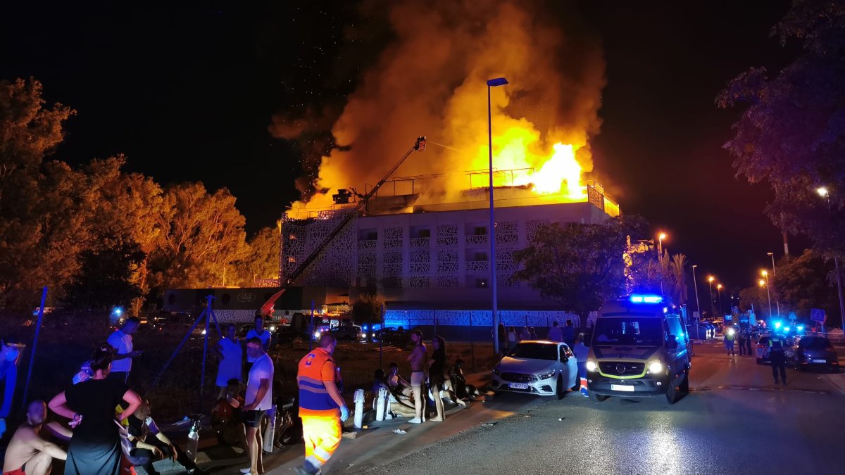 Incendio en Marbella. (Foto; Emergencias Sevilla)