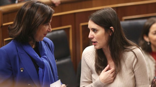 Montero salta contra Robles y le echa en cara que «blanquee» el acoso ‘fake’ por el que huyó de Asturias Margarita-robles-irene-montero-congreso-655x368