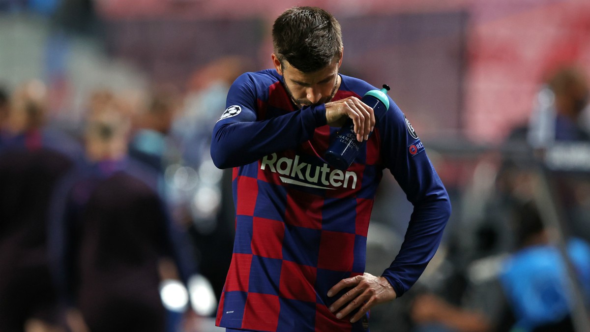 Piqué se lamenta durante el Barcelona – Bayern de Múnich. (AFP)