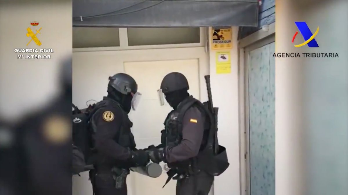 Momento de la intervención de la Guardia Civil en Tenerife