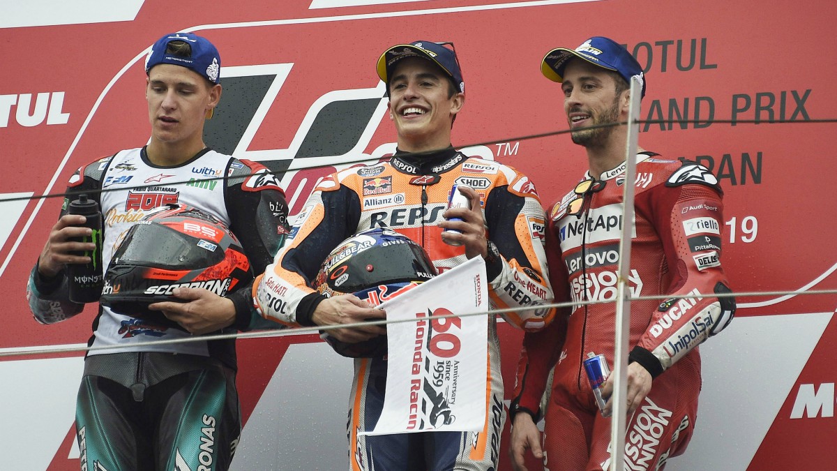 Márquez, junto a Quartararo (Izquierda) y Dovizioso (derecha). (Getty)