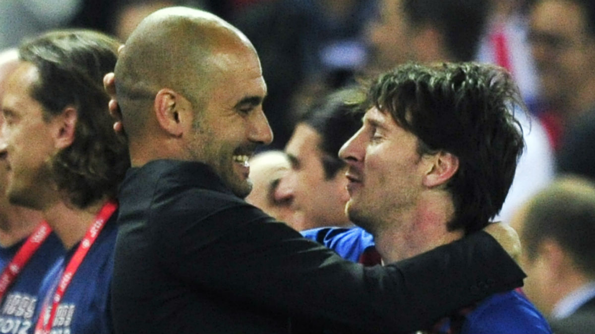 Messi celebra un título con Guardiola en el Barcelona. (AFP)