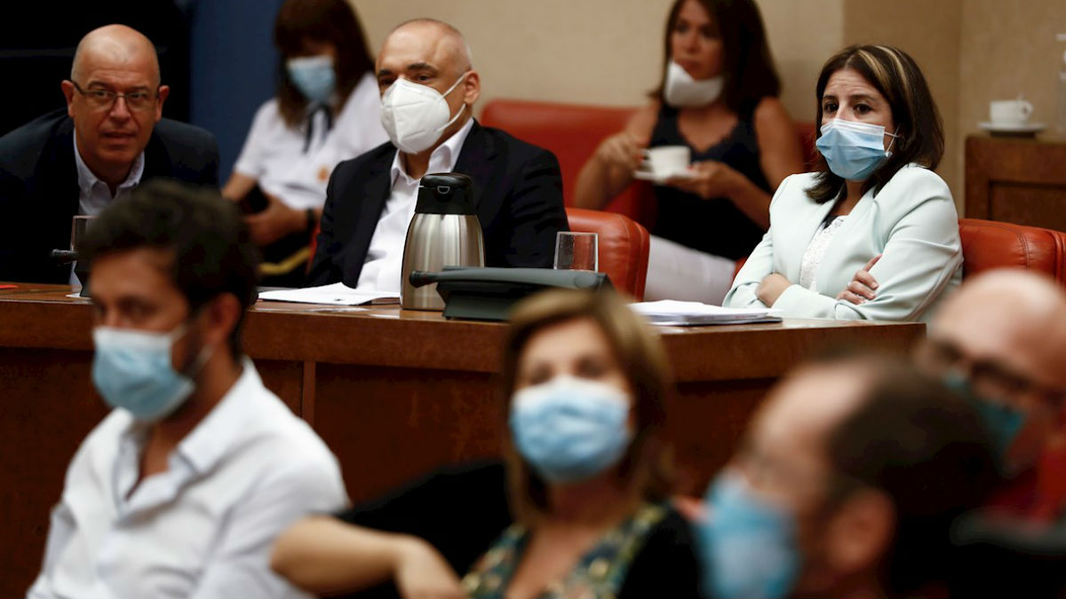 Diputados de PSOE y Podemos en la Diputación Permanente del Congreso este martes. (Foto: EFE)