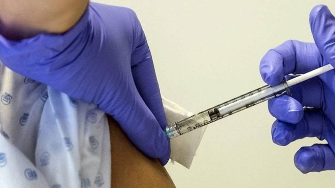 Qué pasa si te contagias de coronavirus después de administrarte la primera dosis de la vacuna