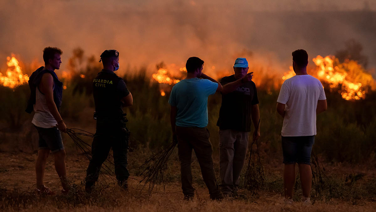 Imagen del incendio en Almonaster la Real (Huelva).