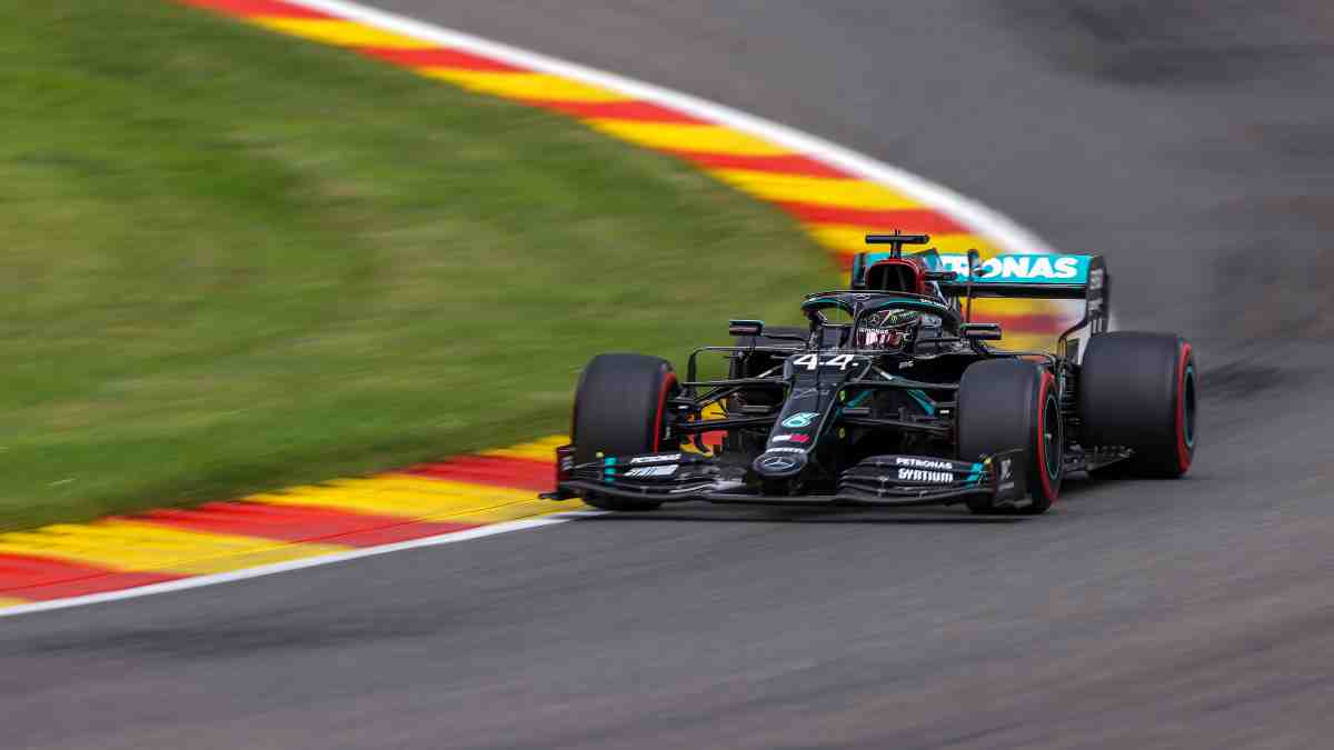 Lewis Hamilton durante la clasificación para el Gran Premio de Bélgica en el circuito de Spa. (AFP)