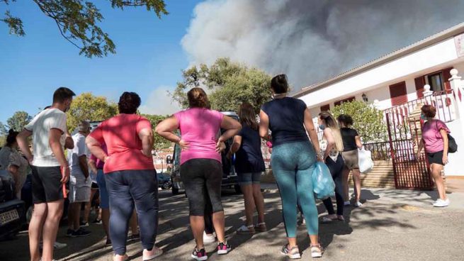 Huelva se vuelca con los 3.200 evacuados por el fuego