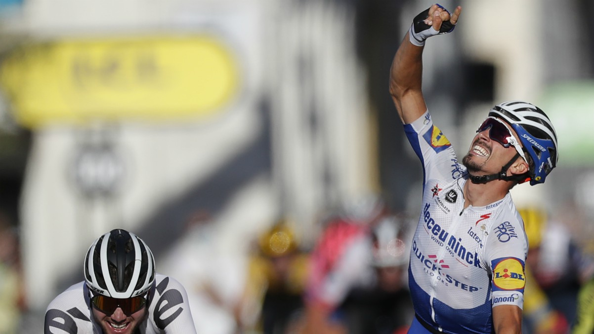 Alaphilippe venció en la segunda etapa del Tour. (AFP)
