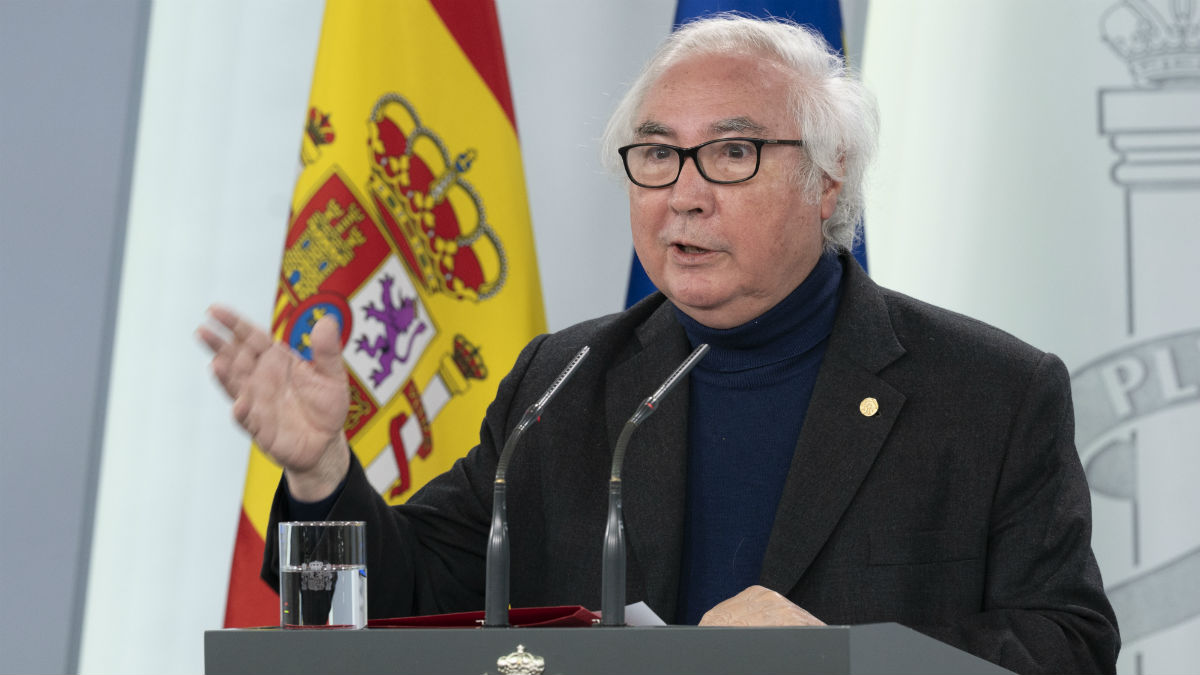 Manuel Castells en su primera rueda de prensa el pasado 23 de abril en Moncloa. (Foto: EP)