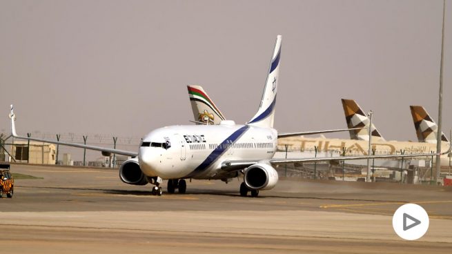Avión israelí de El Al en Emiratos Árabes Unidos (Foto: AFP)
