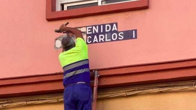 Adelante celebra el fin de la avenida Juan Carlos I en Cádiz ‘independizando’ Andalucía: «Andalucía no tiene Rey»