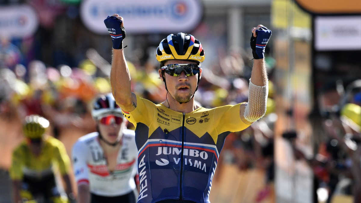 Primoz Roglic celebra su triunfo en la cuarta etapa del Tour. (AFP)
