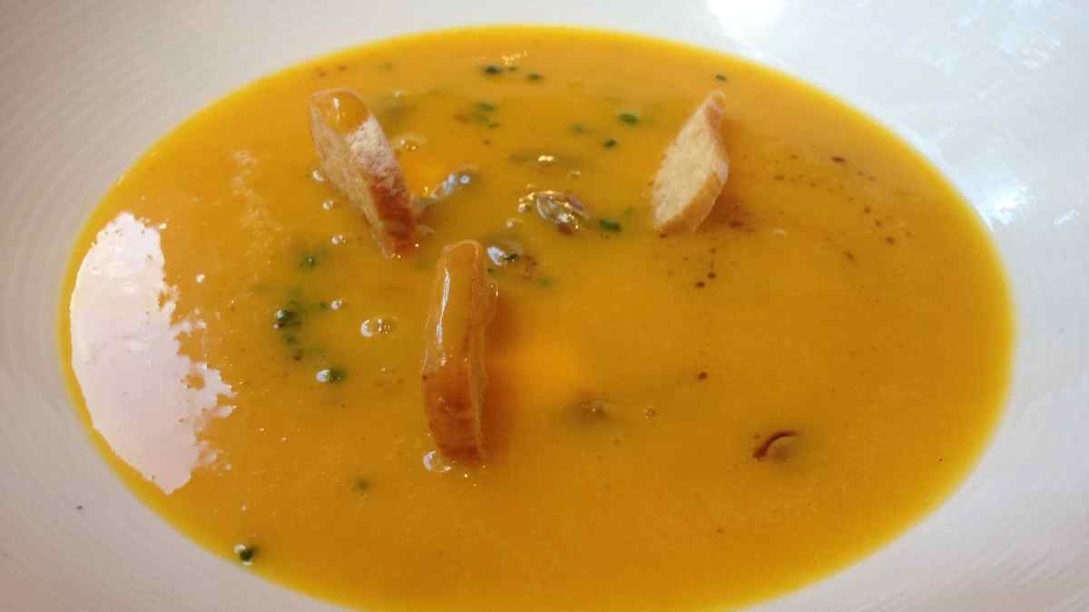 Receta de Sopa de hinojo, jengibre y calabaza