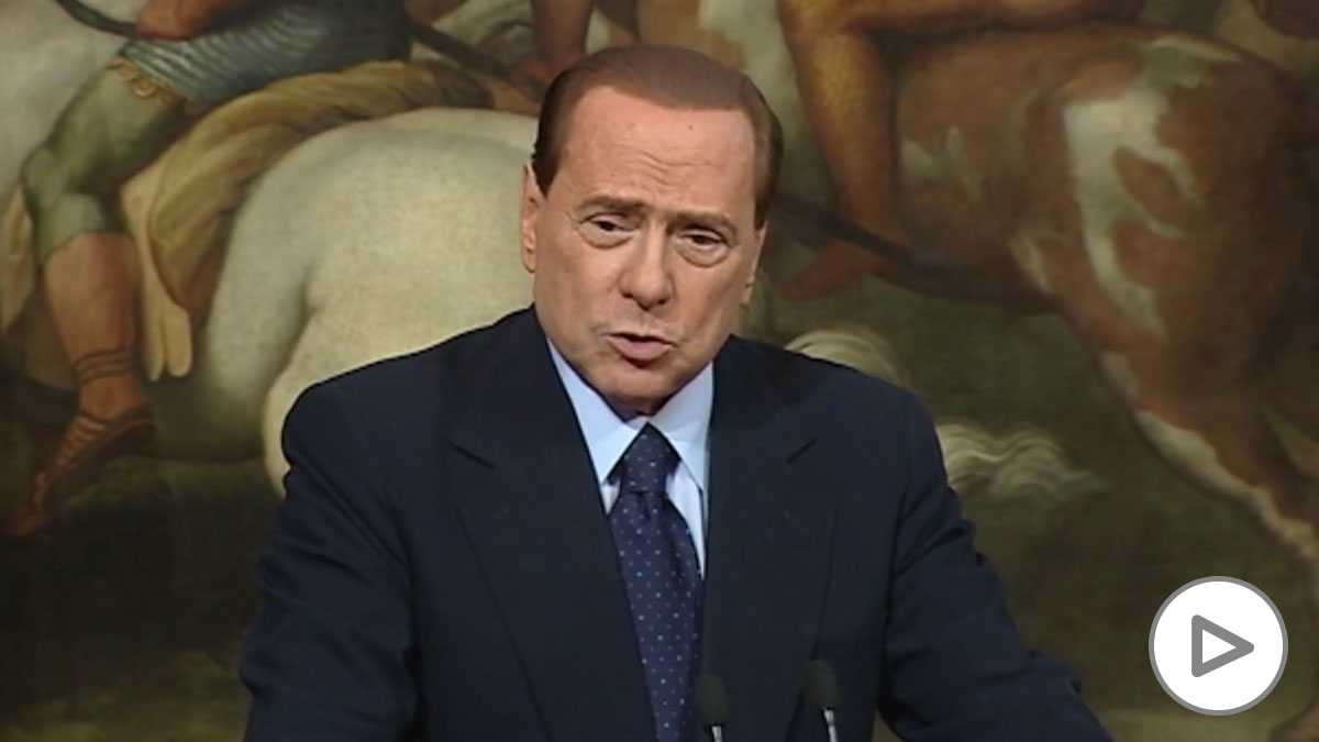 Berlusconi, hospitalizado por Covid-19