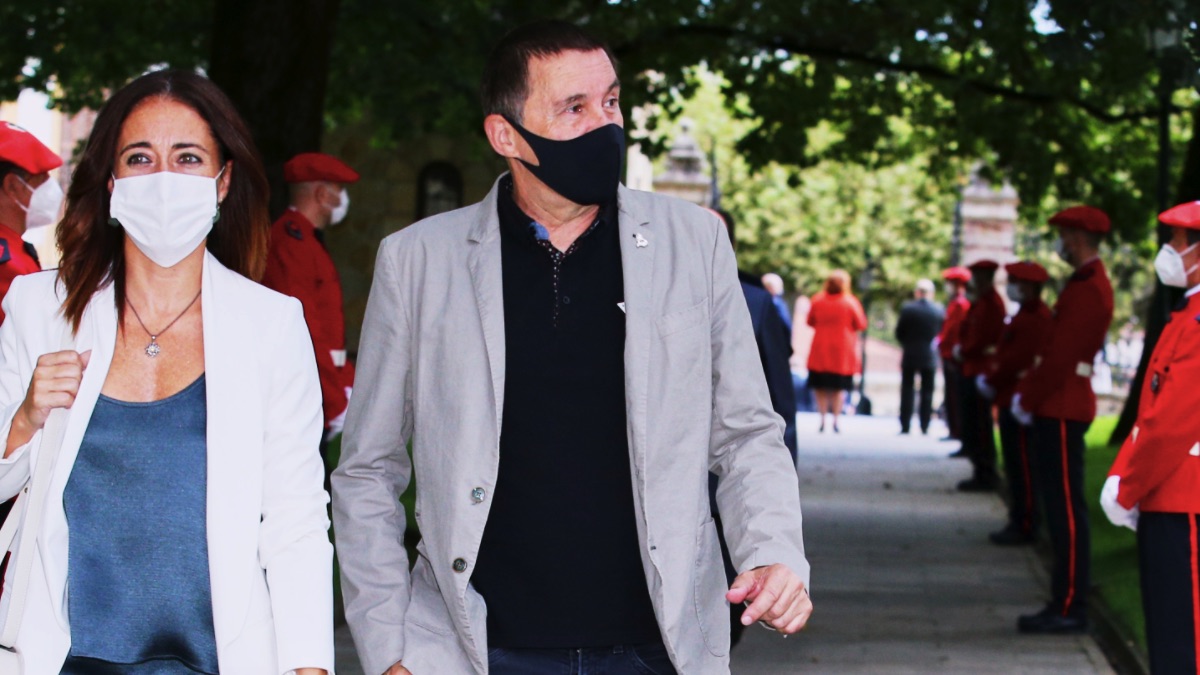 El coordinador de EH Bildu, Arnaldo Otegi, en la toma de posesión de Iñigo Urkullu como Lehendakari. (Foto: Ion Alcoba : Europa Press)