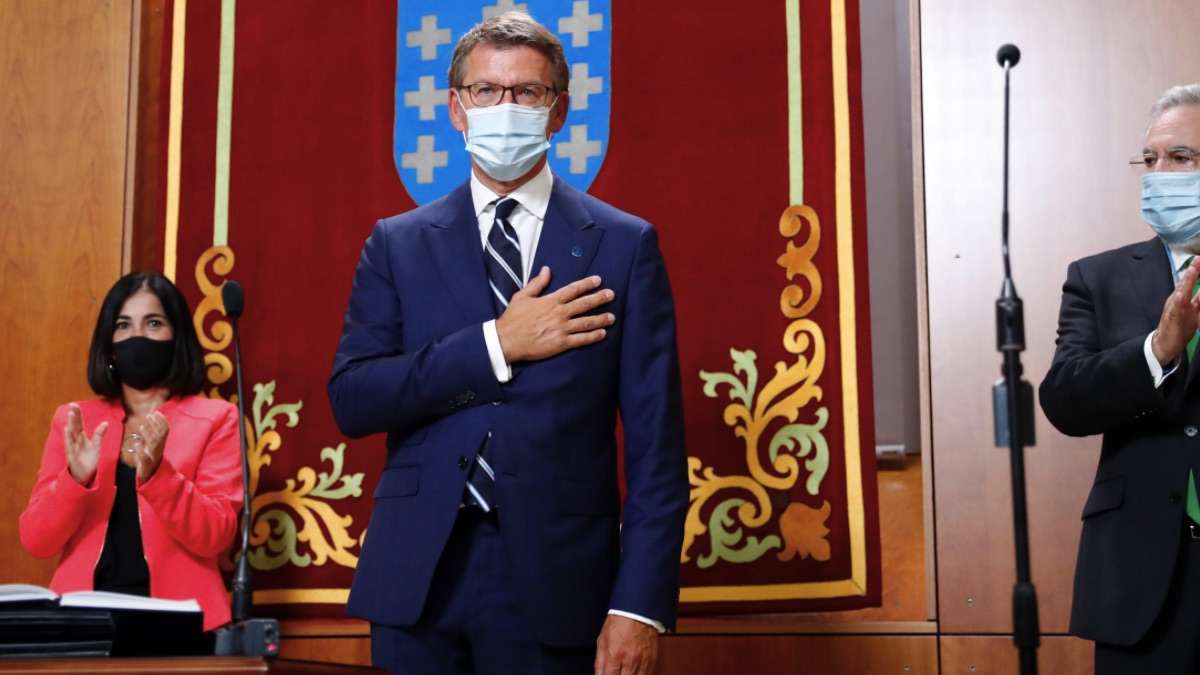 El presidente de la Xunta, Alberto Núñez Feijóo, tras jurar su cargo. (Foto: EFE Lavandeira jr)