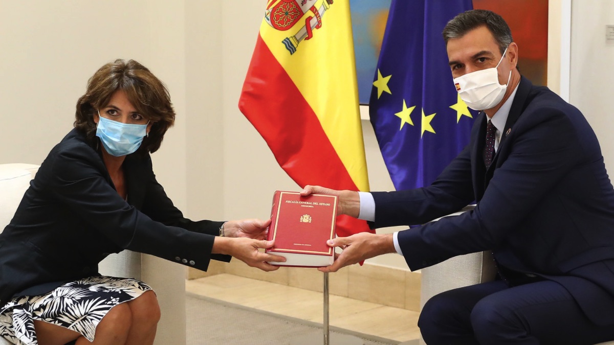 Pedro Sánchez recibe a la fiscal general del Estado, Dolores Delgado. (Foto: Moncloa)