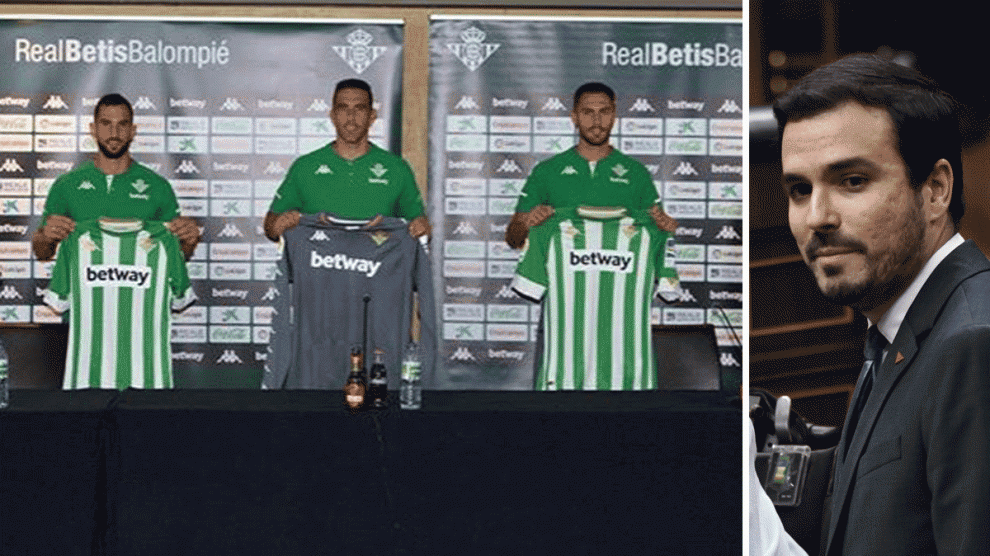 El Gobierno pretende prohibir que los clubes luzcan casas de apuestas deportivas en sus equipaciones (Web del Betis/ Getty)