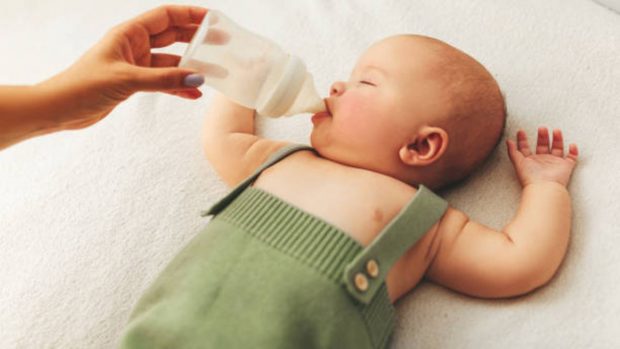 Lactancia materna mixta: motivos para iniciarla y cómo llevarla a cabo