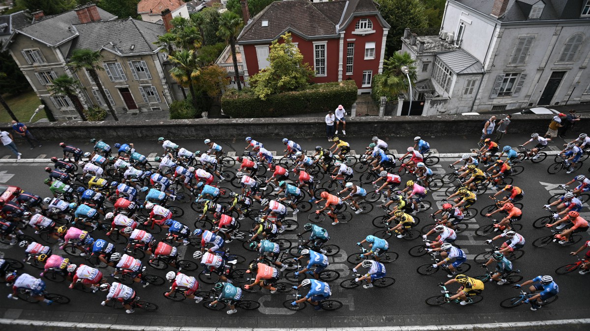 El pelotón del Tour de Francia, en el transcurso de una etapa. (AFP)