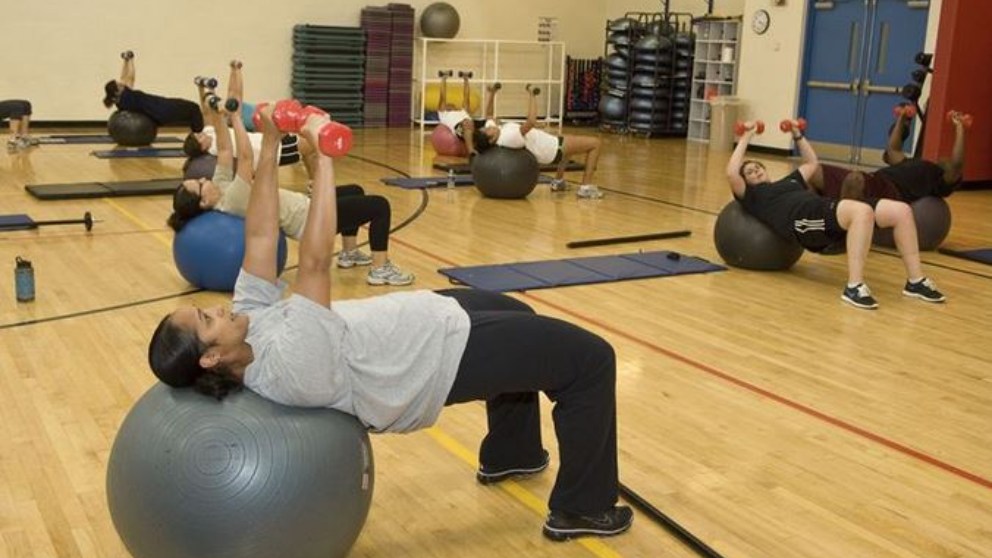 ¿Cómo empezar a entrenar con la pelota de pilates?