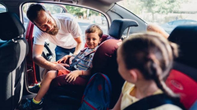 llevar niños colegio coche