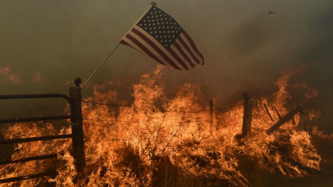 La Casa Blanca rechaza declarar el estado de desastre en California tras el peor incendio de su historia