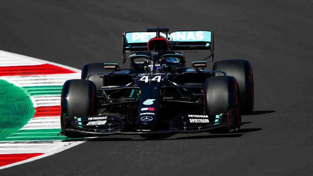 Lewis Hamilton durante la clasificación del Gran Premio de la Toscana. (AFP)