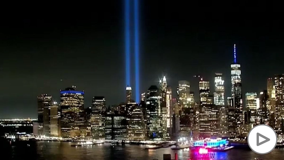 Nueva York conmemora el 11 S con dos torres de luz apuntando al cielo