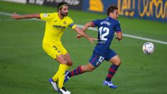 Albio y Okazaki disputan un balón en el Villarreal-Huesca. (Getty)