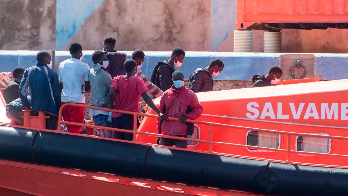 Una embarcación de Salvamento Marítimo en el puerto de Gran Tarajal (Fuerteventura). Foto: EFE