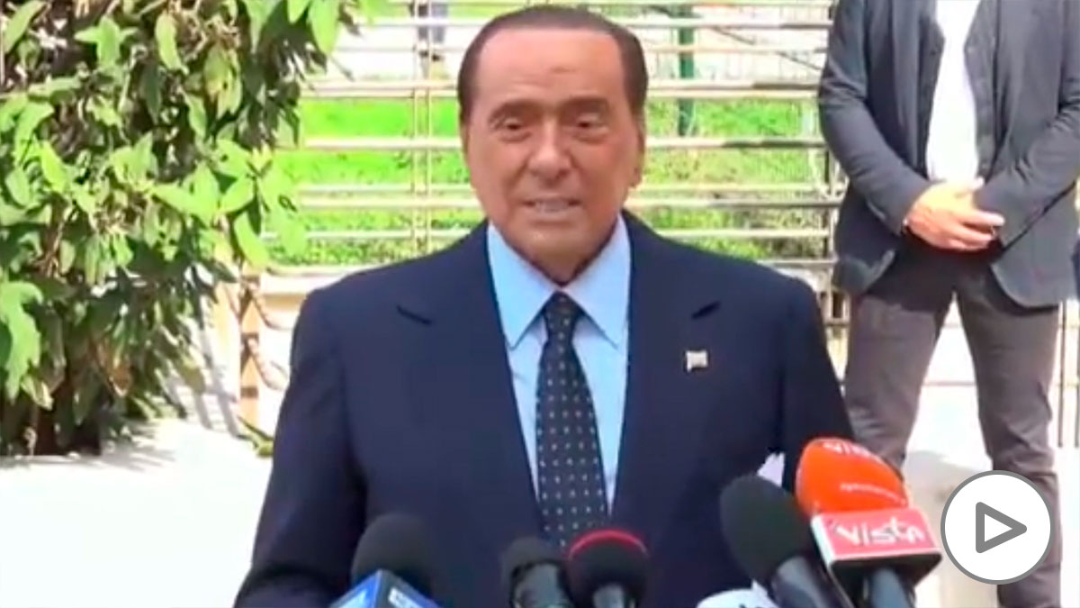 Berlusconi sale del hospital tras once días ingresado por coronavirus.