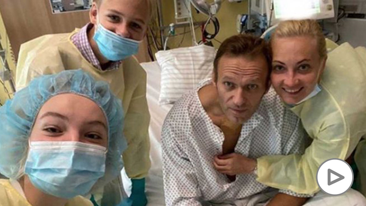 El opositor ruso Alexei Navalny en una fotografía compartida en su instagram tras despertar del coma en un hospital alemán.