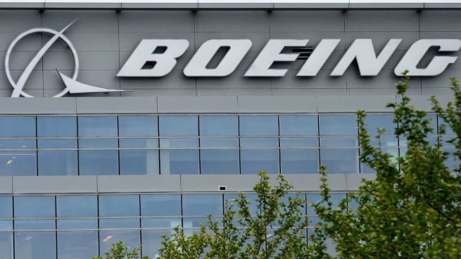Boeing recomienda a las aerolíneas la suspensión de vuelos de los 777 tras el incidente en EEUU