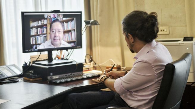 Pablo Iglesias reunido por videoconferencia con Luis Arce.