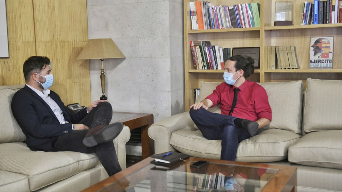 El vicepresidente y líder de Podemos, Pablo Iglesias y Gabriel Rufián reunidos en el Congreso.