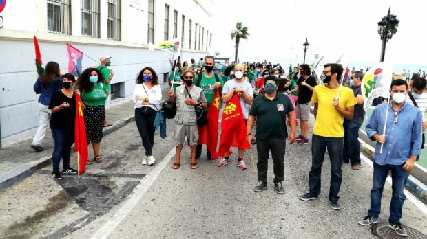 IU Cádiz con banderas comunistas