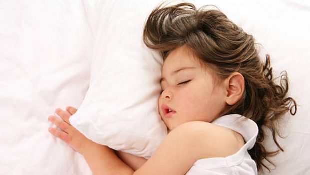 Un estudio revela que los niños que duermen mejor y se despiertan más temprano tienen mejor rendimiento académico