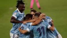 Los jugadores del Celta celebran un tanto frente al Valencia. (EFE)
